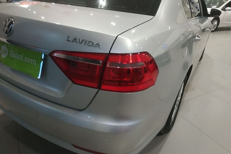 大众 朗逸 2013款 改款经典 1.6L 自动舒适版车身外观9