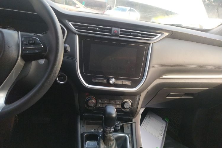 荣威RX3 2020款 1.6L CVT 4G互联超爽精英版中控内饰16