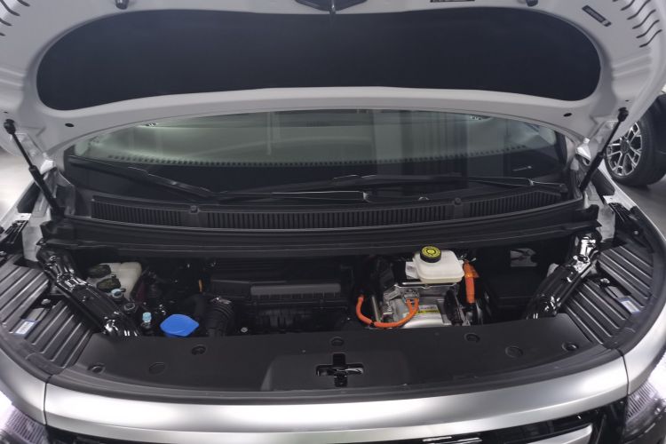 腾势D9 2023款 DM-i 965 尊享型机舱底盘24