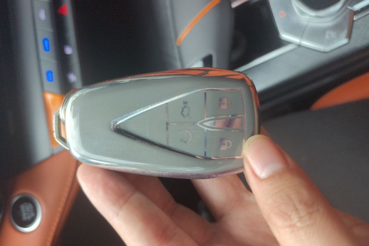 长安UNI-V 2023款 1.5T 运动版中控内饰7001