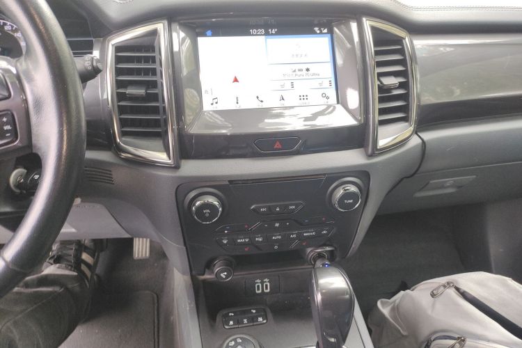 福特 撼路者 2017款 2.0T 汽油自动四驱旗舰版 7座局部细节16