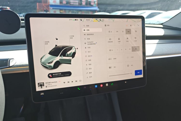 特斯拉 Model Y 2023款 后轮驱动版中控内饰16