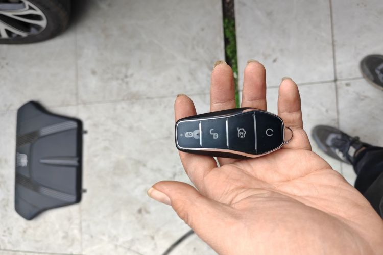 比亚迪 唐新能源 2025款 DM-i 115KM 旗舰型中控内饰11