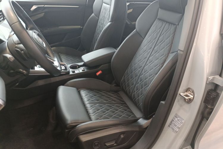 奥迪A3 2025款 A3L Limousine 35TFSI 飞驰尊享型中控内饰19