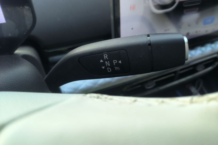 江淮钇为 钇为3 2024款 挚爱版 330km Air中控内饰18