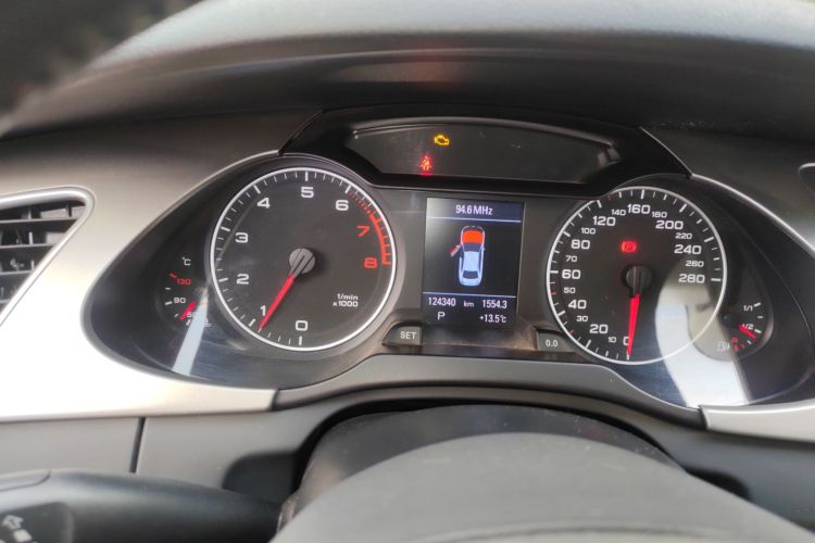 奥迪A4L 2010款 2.0 TFSI 运动型中控内饰14