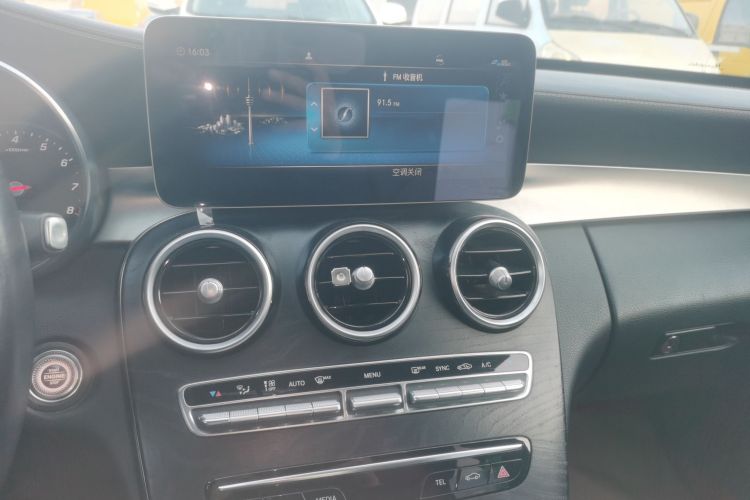 奔驰C级 2019款 C 180 L 时尚型运动版中控内饰16