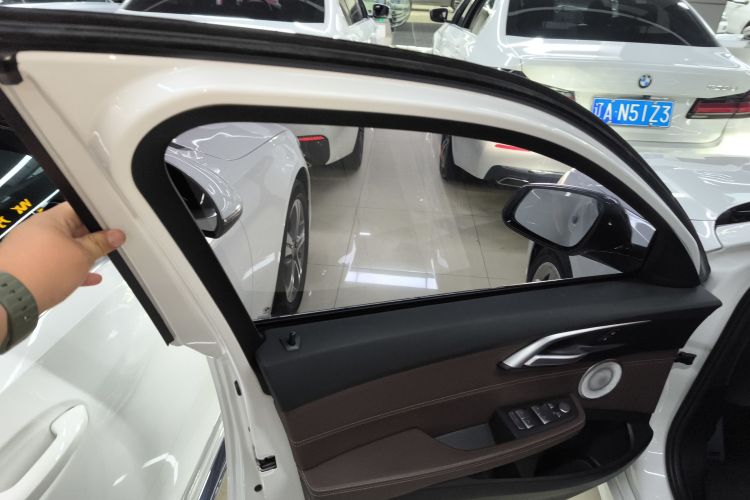 宝马1系 2021款 120i M运动曜夜版中控内饰47