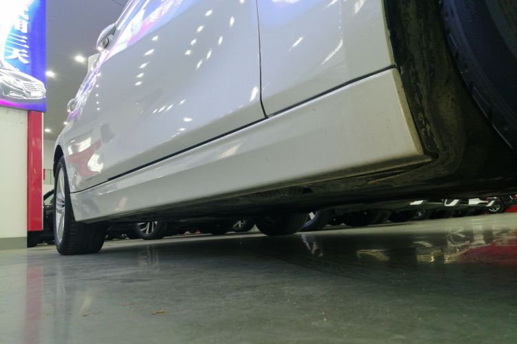 宝马3系 2017款 320Li 时尚型局部细节9001