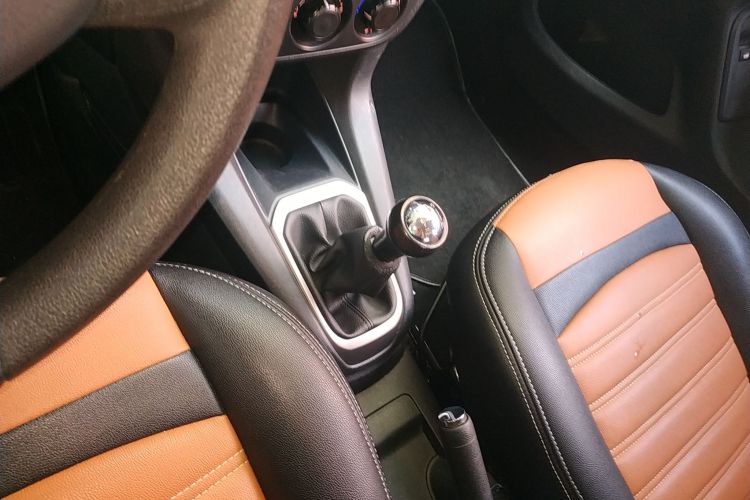 标致301 2016款 1.6L 手动舒适版局部细节18