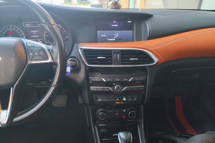 英菲尼迪QX30 2017款 2.0T 四驱运动版中控内饰16