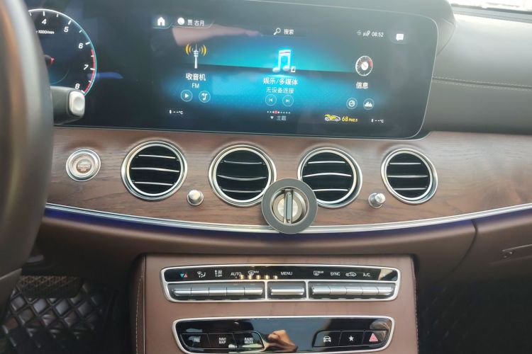 奔驰E级 2023款 改款 E 300 L 时尚型中控内饰16