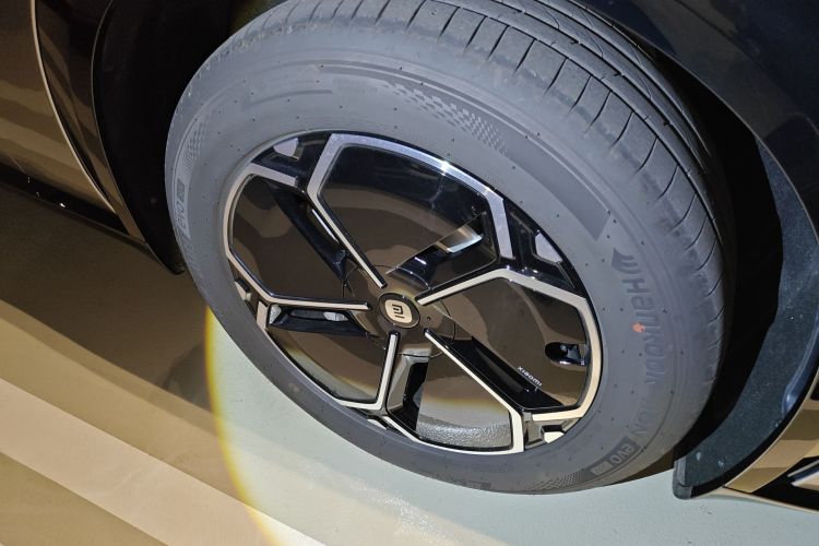 小米汽车 小米YU7 2025款 超长续航后驱版车身外观10