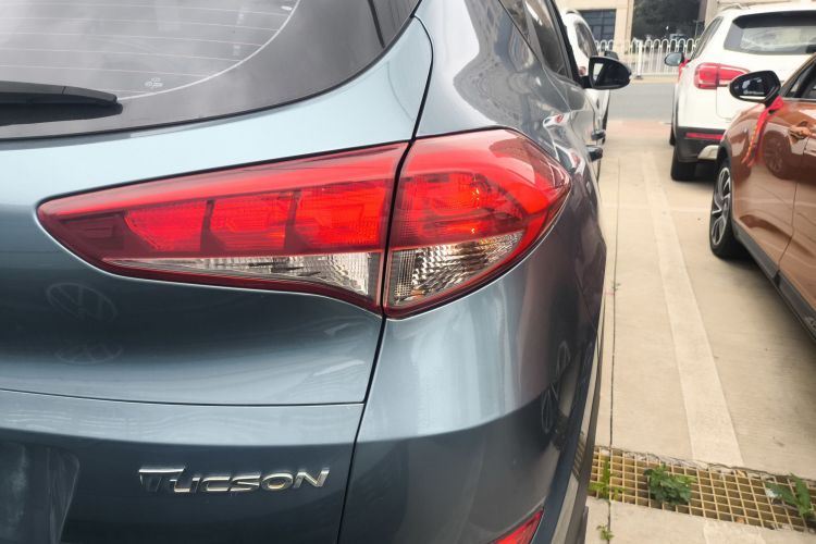 现代 途胜 2015款 1.6T 双离合两驱舒适型车身外观6006