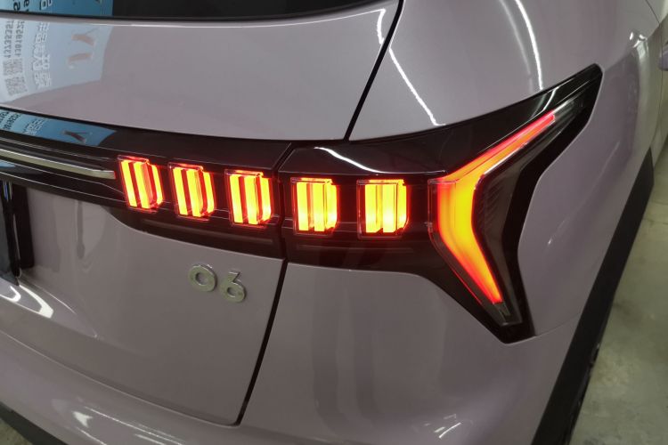 领克06 2021款 1.5T Shero粉色特别版车身外观9