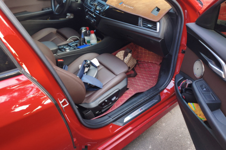 宝马1系 2019款 120i 领先型M运动套装局部细节9005