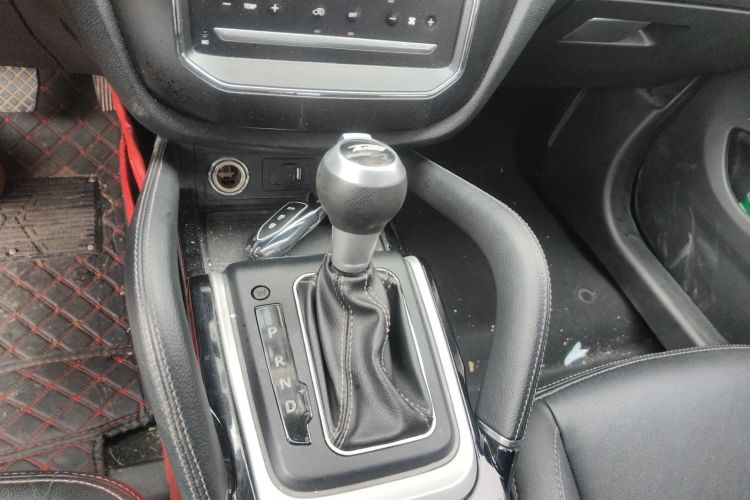 众泰SR7 2016款 1.5T CVT魔方之路版 国V中控内饰18