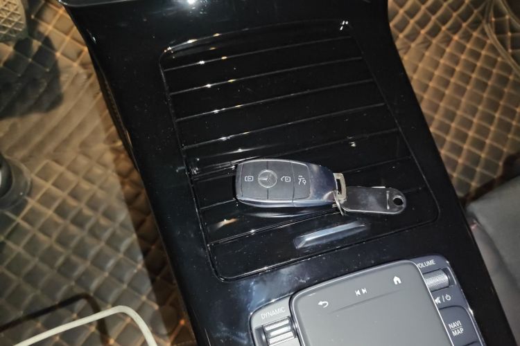 奔驰A级 2023款 A 200 L 时尚型中控内饰7001