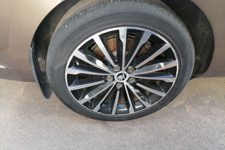 斯柯达 速派 2016款 TSI330 DSG智行版车身外观6008