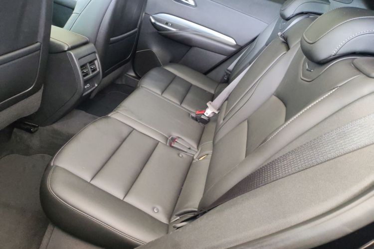 凯迪拉克XT4 2021款 28T 两驱领先型中控内饰21