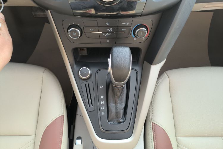 福特 福克斯 2017款 三厢 1.6L 自动舒适型智行版中控内饰18