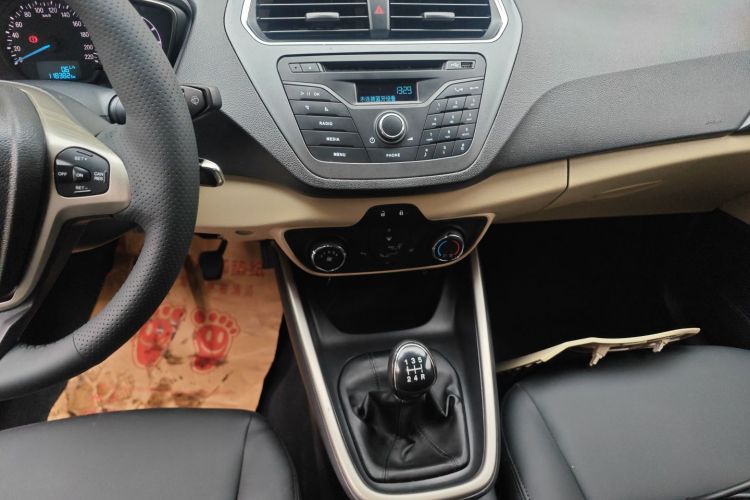 福特 福睿斯 2015款 1.5L 手动舒适型中控内饰16