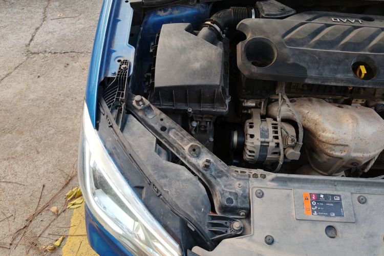 荣威i5 2019款 1.5L 手动4G互联朗豪版机舱底盘25