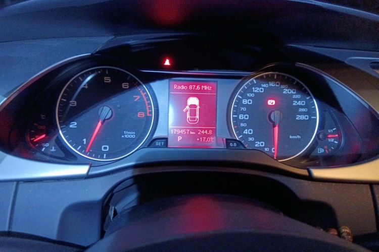 奥迪A4L 2010款 2.0 TFSI 舒适型中控内饰14