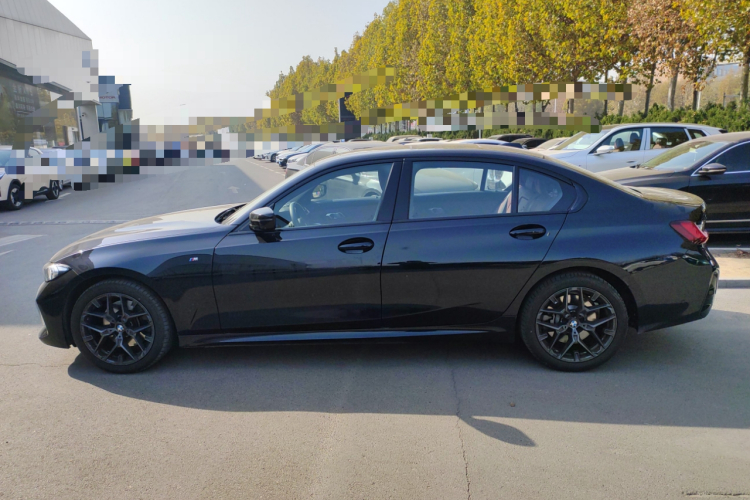 宝马3系 2025款 330Li M运动曜夜套装车身外观4