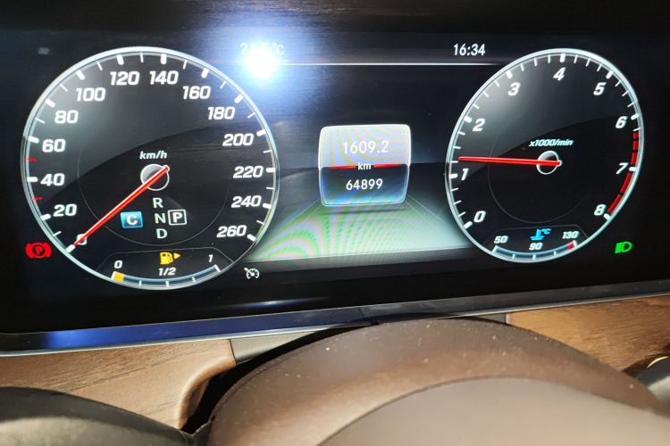 奔驰E级 2020款 E 300 L 豪华型中控内饰15