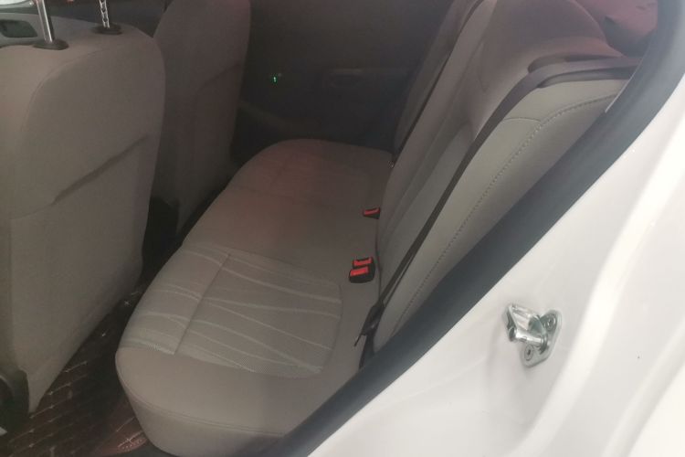 雪佛兰 爱唯欧 2014款 三厢 1.4SL MT 舒适版中控内饰21