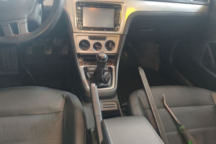 大众 朗逸 2013款 改款 1.4TSI 手动舒适版中控内饰18