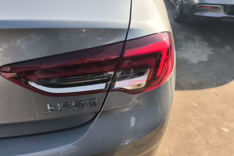 别克 君威 2023款 552T 智享型车身外观9