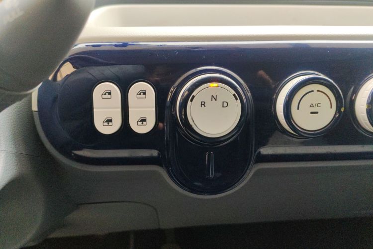 奔腾小马 2025款 222km 闪电马中控内饰18