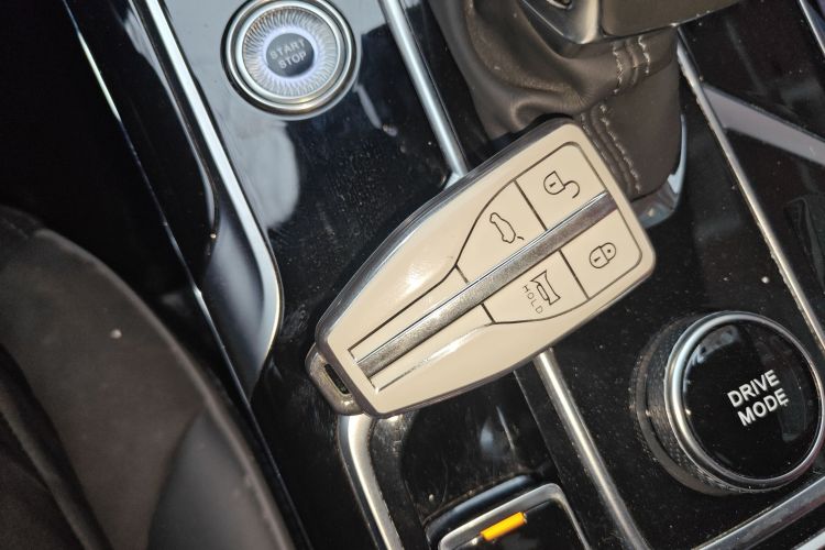 红旗HS5 2022款 2.0T 智联旗享版中控内饰11