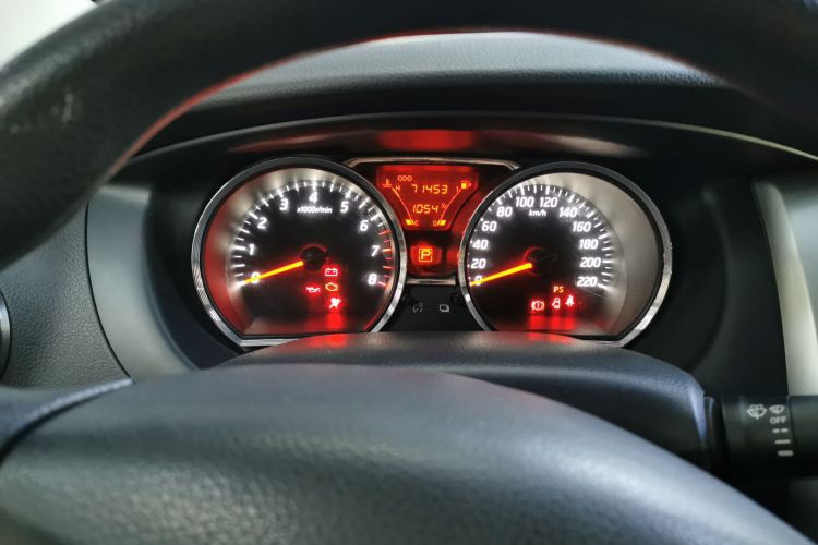 日产 骊威 2015款 1.6XE CVT舒适版中控内饰15