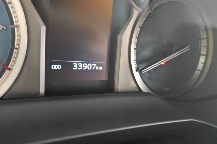 丰田 普拉多 2019款 3.5L 自动TX-L尊享版后挂备胎中控内饰15