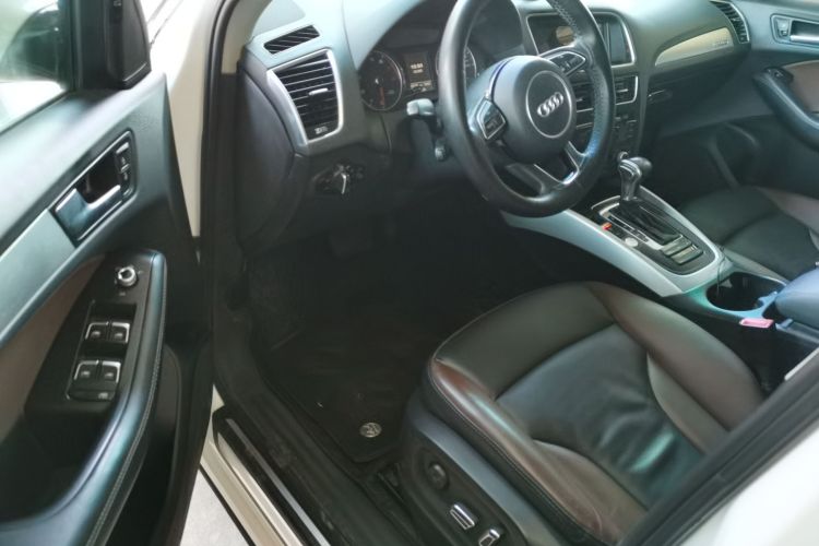 奥迪Q5 2017款 Plus 40 TFSI 技术型中控内饰7002