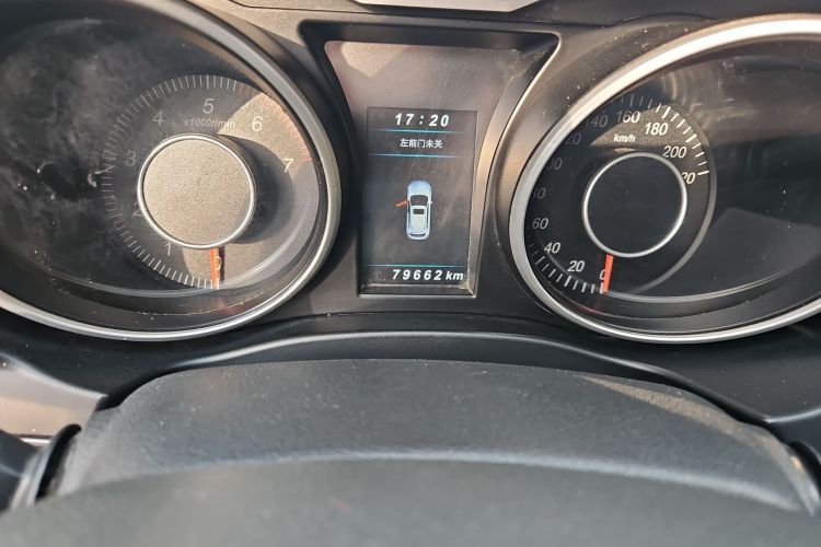 猎豹汽车 猎豹CS10 2015款 2.0T 手动至尊型中控内饰15