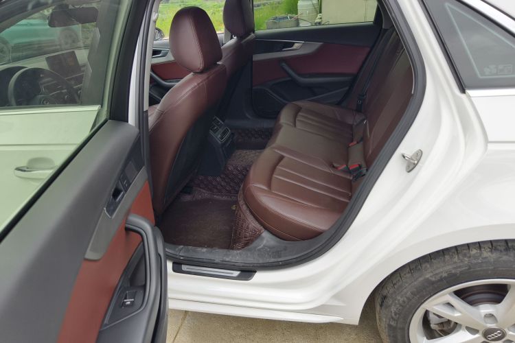 奥迪A4L 2018款 30周年年型 30 TFSI 进取型中控内饰7002