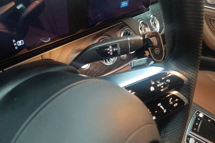 奔驰E级 2023款 E 300 L 运动时尚型局部细节18