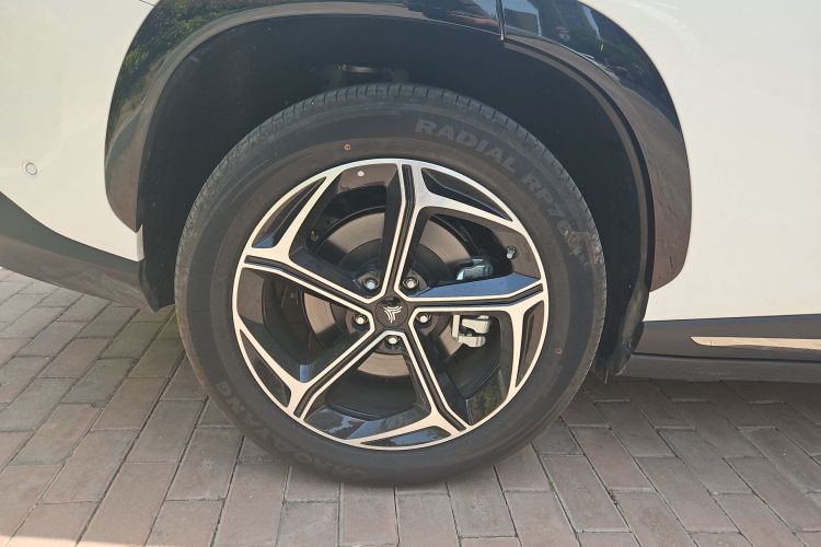 哪吒汽车 哪吒L 2024款 增程 310 闪充PRO版车身外观6006