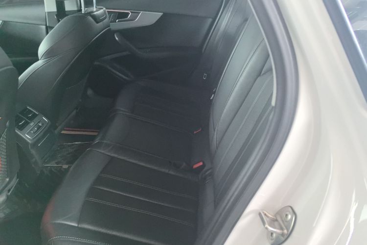 奥迪A4L 2020款 40 TFSI 豪华动感型中控内饰7001