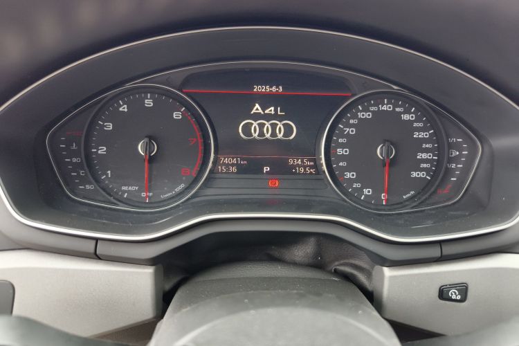 奥迪A4L 2018款 30周年年型 30 TFSI 进取型中控内饰15