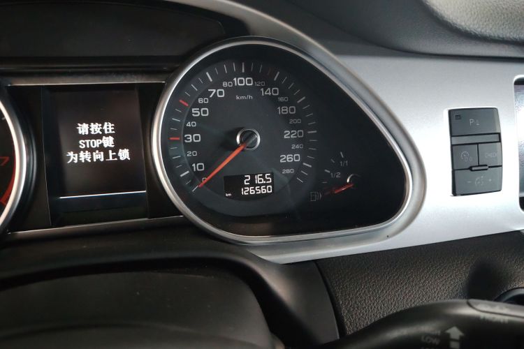 奥迪Q7 2013款 35 TFSI 进取型中控内饰15