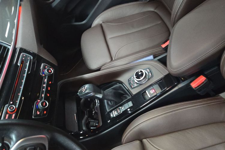 宝马X1 2016款 sDrive20Li 豪华型局部细节9001