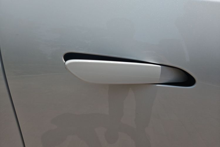 哪吒汽车 哪吒L 2024款 增程 310 闪充PRO版车身外观6007