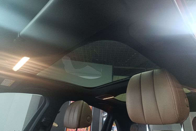 奔驰E级 2023款 E 300 L 运动时尚型局部细节22