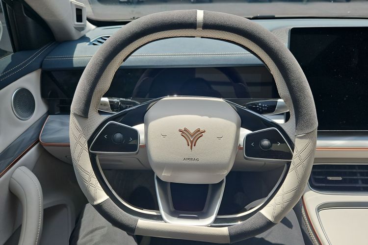 哪吒汽车 哪吒L 2024款 增程 310 闪充PRO版局部细节13