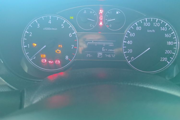 日产 骐达TIIDA 2014款 1.6L CVT酷咖版中控内饰15